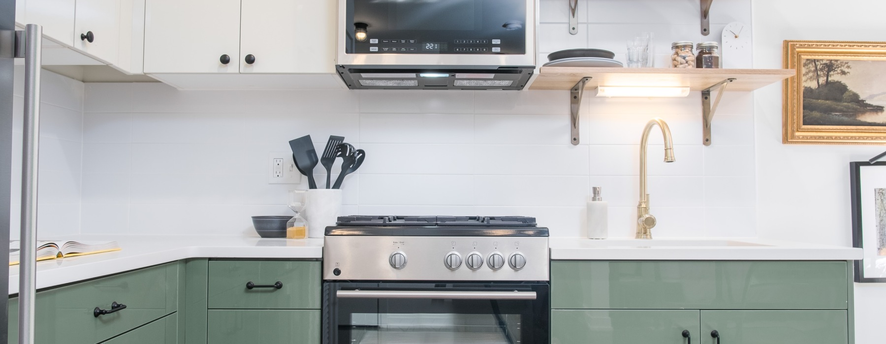 kitchen of West Loop  Chicago apartment at The Duncan