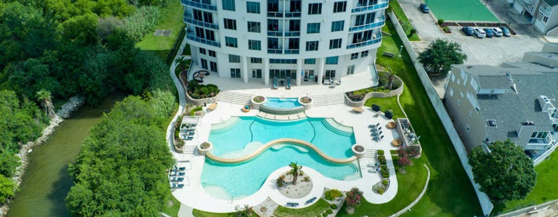resort apartment pool - Apartments with resort amenities