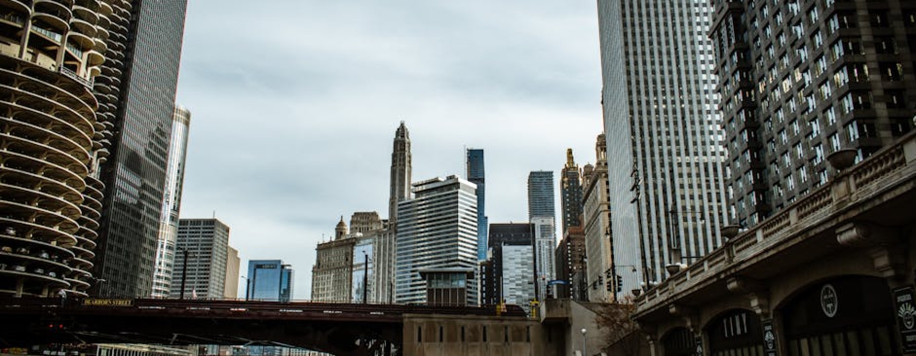 Chicago Riverwalk - Apartments near Chicago Riverwalk